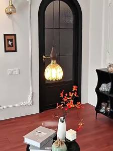 SXH Vintage walnut-colored glass pendant light suitable for dining rooms bars bedside tables and bedrooms with a simple light and luxurious mid-century modern style