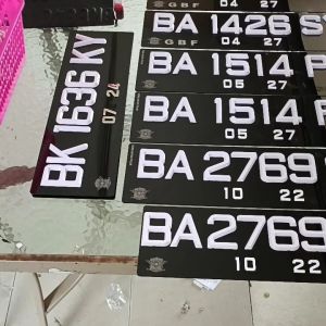 Plat Mobil Mewah Putih: Logo Laser & Bonus Nama