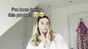 Kem tẩy tế bào chết da mặt TOUCH Microdermabrasion với tinh thể tẩy tế bào chết 4 oz    Chứa chiết xuất hoa cúc trà xanh và lô hội để làm dịu và dưỡng ẩm cho da của bạn trong khi bạn tẩy tế bào chết.