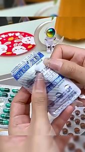 HB Portable Pill Taker Remover Convenient Medicine Dispenser Pill Organizer 1Pc