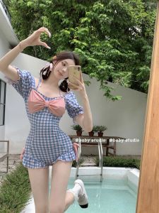 ชุดชายหาดแขนสั้นลายดอกไม้ดันแพดดิ้งรัดรูป2024หนึ่งชิ้นเซ็กซี่สำหรับผู้หญิงชุดบิกินี่แฟชั่นน่ารักยืดได้เกาหลีชุดว่ายน้ำ U Gonna S