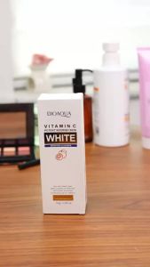 【Mua 1 Tặng 3】sữa rửa mặt trắng da Vitamin C15% Làm sạch lỗ chân lông Làm sáng dưỡng trắng da Rửa mặt tẩy trang