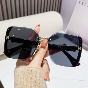 GENTLE MOSCOT Oversized Square Frame Sunglasses: A Stylish Addition to Your Casual Wardrobe