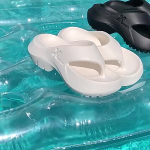 XIXITIAO Summer High-End Womens Beach Sandals Solid Color Simple Style Thick Sole Comfortable Height-Increasing Outdoor Flip-Flops