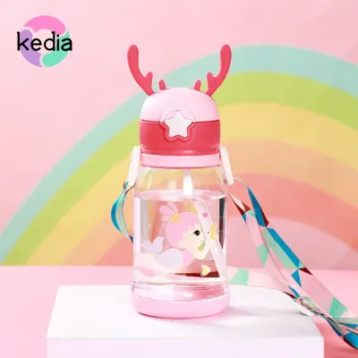 Kedia 600ml กวางเขากวางเด็กถ้วยน้ำที่มีสายรัดแก้วเด็กขวดน้ำแบบพกพาขวดน้ำน่ารักสำหรับโรงเรียนป้องกันการตก lingqian