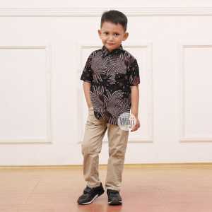 Baju couple batik ayah dan anak laki laki lengan panjang dan pendek usia 2 sampai 10 tahun motif kekinian Couple batik ayah dan anak cowok lengan panjang dan pendek terbaru Kemeja batik anak lengan panjang