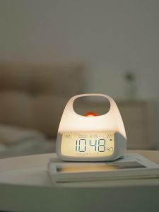 นาฬิกาปลุกจุดสีส้ม ไฟกลางคืนแบบพกพาในตัว 2-in-1 นาฬิกาแบบชาร์จไฟได้ ไฟตั้งโต๊ะพร้อมตั้งเวลา นาฬิกาปลุก ไฟเพื่อนนอน