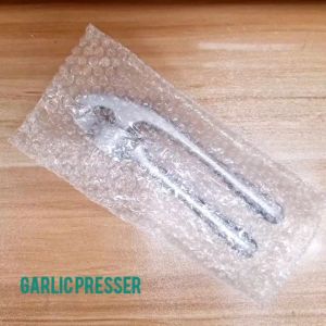 Singapore Zinc Alloy Garlic Presser Garlic Press Stainless Garlic Mincer Ginger Crusher Peeler Squeezer Heavy Duty garlic Crusher