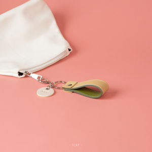 สลักชื่อฟรี! HILMYNA CHUBBY Keychain (โทนDAY) พวงกุญเเจหนังสลักชื่อ พวงกุญเเจหนัง พวงกุญแจสีพาสเทล พวงกุญแจน่ารัก