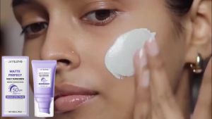 Facial Moisturizing Lotion SPF 502PCS Daily Defense & Hydration Cream Moisturizing & Brightening Non-Greasy Blends Seamlessly With No White Cast