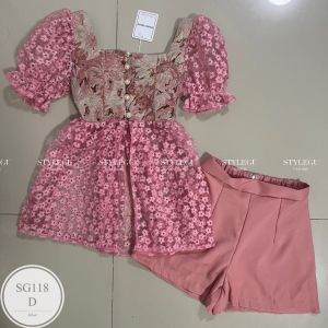 MF118 เซต 2 ชิ้น เสื้อแขนพองกระดุมหน้าอกแต่งทอลาย ต่อด้วยผ้าลูกไม้ลายสวยมาๆๆ + กางเกงขาสั้นสีขาว ทรงน่ารักมากๆ พร้อมส่ง เนื้อผ้า : ทอ+ลูกไม้+ซาร่า ขนาดเสื้อ:: รอบอก 32-34 ยาว 26 นิ้ว ขนาดกางเกง :: รอบเอว 25-29 สะโพก 36-40 ยาว 13.5 นิ้ว