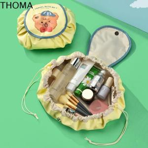 THOMA ไม่ซึมน้ำ กระเป๋าแต่งหน้า PU ผู้คนขี้เกียจ หมีการ์ตูน กระเป๋าล้างห้องน้ำ แบบพกพา กระเป๋าถือ กระเป๋าเครื่องสำอางแบบมีเชือก ผู้หญิง
