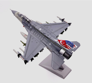 Republic of Singapore Air Force (RSAF) F-16D Fighter (Fighting Falcon) Model (1:72)