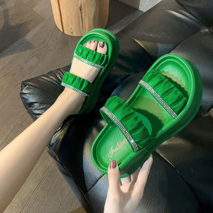 TKGirl กำลังฮิต รองเท้าแตะเสริมส้นแฟชั่น ดีไซล์สวยเก๋ สไตล์สาวหวาน หวานฉ่ำมากแม่ ใส่ไปได้ทุกงานแมทส์ได้ทุกลุค ฉบับตัวแม่ ที่สำคัญรุ่นนี้ทนสุดๆ ควรมีไว้ครอบครองนะจ๊ะะ