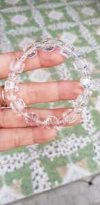🍀✨🍀Vòng tay phong thuỷ nữ đá thạch anh trắng trong tự nhiên kiểu vuông giác tròn Size hạt vuông 10mm hạt tròn nhỏ 6mm nữ mệnh kim mệnh Thủy có 550k ạ
