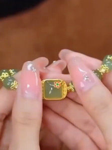 สร้อยข้อมือรูปดอกบัวพร้อมดีไซน์ลูกบาศก์น้ำตาล สร้อยข้อมือที่ไม่ซ้ำใครและสง่างามสำหรับผู้หญิง เหมาะเป็นของขวัญ