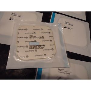 #FarmasiMY Coloplast CP 3210 (CP 32105) BRAVA PROTECTIVE SHEET 10X10CM OSTOMY Adjustable CP32105