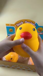 Extra-large yellow rubber duck stress-relief toy with slow rebound for adults to relieve stress and vent emotions suitable for bath time and water play Barangan Bayi Kanak