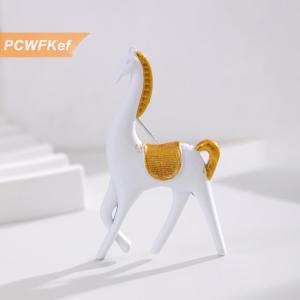 【PCWFKef】 เข็มกลัดม้ารูปสัตว์สุดสร้างสรรค์ใหม่เข็มกลัดบุคลิกภาพรูปม้าโพนี่สำหรับผู้ชายและผู้หญิงของขวัญวันหยุด
