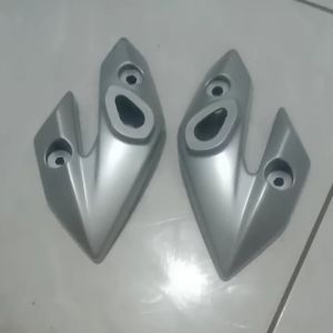 Kupingan lampu depan vixion old 2010 kuping lampu depan new Vixion 2010 warna silver dudukan lampu sen/ riting depan vixion