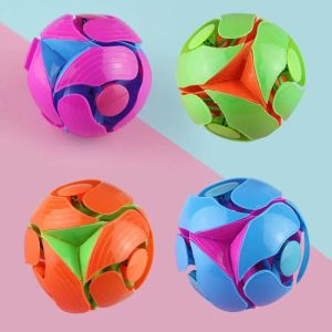 Childrens plastic throwing ball decompression props two-color deformation ball decompression props color-changing ball