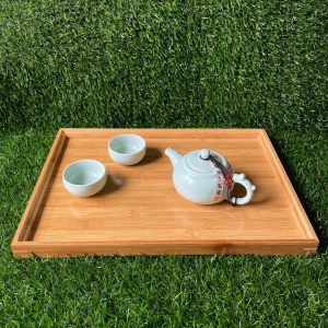 Khay trà khay đựng bánh kẹo bằng gỗ tre ép màu vàng sáng đẹp. Kích thước: 37x26x23cm