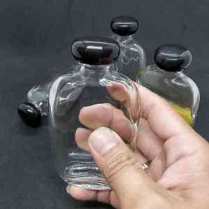 Chai thủy tinh 100ml (1 cái) bầu dục kiểu dẹt nắp nhựa đen tròn - Chai thủy tinh mini – Lọ thủy tinh nhỏ