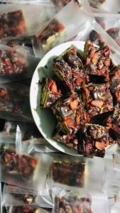 BÁNH BÔNG TUYẾT SÔ CÔ LA HEALTHY ( SÔ CÔ LA NGUYÊN CHẤT HẠNH NHÂN ÓC CHÓ ĐỎ DÂU TÂY SẤY KO ĐƯỜNG) CỰC THƠM NGON VÀ TỐT CHO SỨC KHOẺ LÀ MÓN ĂN VẶT DÀNH CHO MỌI LỨA TUỔI shop