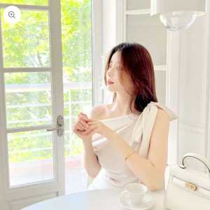 Gio Asymetric top