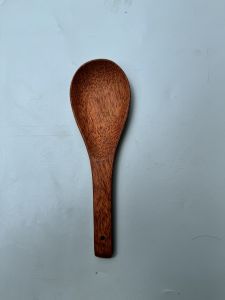 Vá cơm muỗng cơm bằng dừa hoàn toàn tự nhiên kích thước 6cm (+_1) chiều dài 20cm (+_2) thích hợp cho nồi cơm chống dính.