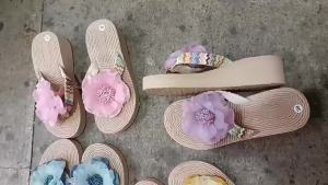 [Free Shipping] New niche wedge flip-flops for women summer fashion straw flower thick-soled vacation beach shoes