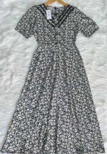 Đầm hoa form dài cổ phối ren đính nẹp đính nút tay hơi phồng Misa - MS0291 (Hình thật shop chụp)