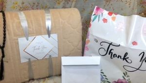 Set Murah Sejadah Islamik untuk Insan Tersayang : 1 Set sejadah + Free Wish Card +2 Keping Gambar + Mini Bag & Tasbih