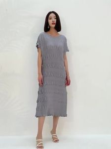 Pleated High-Grade Dress: A Stylish & Comfortable Choice