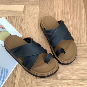 LHSunday ใหม่ล่าสุด  รองเท้าแตะแฟชั่นผู้หญิง เป็นงานสวมนิ้วโป้ง ดีเทลสายไขว้ ใส่กับอะไรก็สวย เบา ใส่สบาย ดีจริงๆ  รีบซื้อเดี๋ยวหมด