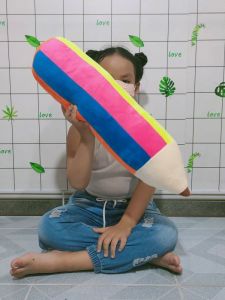 GỐI ÔM NGỦ HÌNH BÚT CHÌ NHIỀU MÀU GỐI ÔM CHO BÉ MẪU GIÁO 100% GÒN MỀM AN TOÀN CHO BÉ