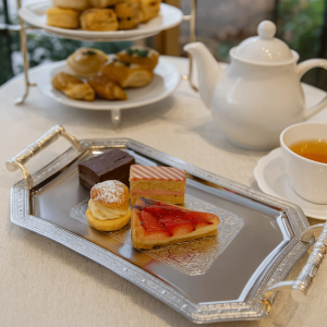 SKJK European Style Stainless Steel Storage Tray with Handle Delicate Pattern Candy Dessert Plates Multi-Purpose Vintage Serving Tray Hotel