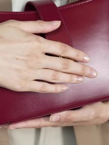 Túi xách nữ da thật mẫu mới túi cưới cô dâu phong cách độc đáo màu đỏ trẻ trung chất liệu cao cấp túi kẹp nách nữ có thể đeo vai hàng ngày.