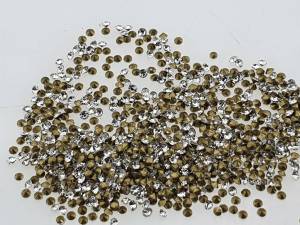 คริสตัลก้นแหลม (เนื้อ แก้วคริสตัล) เพรชก้นแหลมขนาด 1มิลลิเมตร ถึง 10มิลลิเมตร สีขาวใสก้นปรอทเงา สำหรับงานเครื่องประดับ กรอบพระเครื่อง