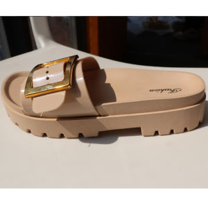 Sandal Bersol Tebal Untuk Wanita di Musim Panas Sandal Modis Sepatu Pantai Anti Selip Sandal Platform Tahan Air