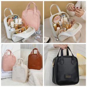 NTSITAR รูปร่างของเปลือกหอย กระเป๋าเครื่องสำอางหนัง PU ตัวอักษรสำหรับเด็ก ซิปมีซิป กระเป๋าใส่อุปกรณ์อาบน้ำสำหรับเดินทาง แบบพกพาได้ จุได้มาก กระเป๋าใส่เครื่องสำอาง การเดินทางการเดินทาง