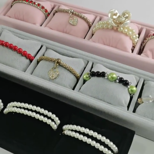 Soft Pillows Display Stand for Watches and Bracelets 4 Slot Watches Holder Presentation Rack for Retailers