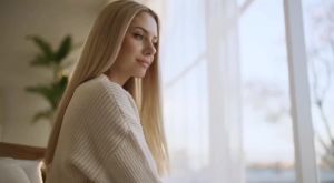 Bàn chải massage mặt giúp kích thích hệ bạch huyết thiết kế hai đầu: một đầu dùng để chải khô và một đầu có lưỡi gặm ngọc mát lạnh lông bàn chải siêu mềm 0075mm dụng cụ massage mặt giúp lưu thông bạch huyết giảm bọng mắt tạo đường nét và thư giãn.