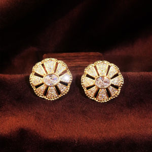 SEQUITO Temperament Ladies Ear Jewelry Inlay AAA Zirconia Eight Petal Wheel Shaped Silhouette Formal Wear Hollow Gold Plated Stud Earrings SE1052
