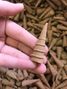 Trầm hương nụ huế ( hộp 60 NỤ TO 200g 100% trầm sạch không hóa chất )