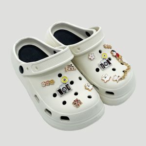 10pcs CROCS jibbitz quyến rũ bút chì màu Shin chan trang trí giày có thể tháo rời dây chuyền Giày cho CROCS