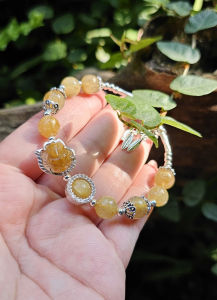 vòng tay nữ đá thạch anh tóc vàng tự nhiên mix charm hồ ly tóc vàng bọc bạc và charm bạc cao cấp vòng tay đá phong thuỷ hợp mệnh thổ mệnh kim trang sức thiết kế đủ hoá đơn thẻ bảo hành