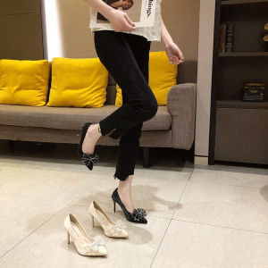 รองเท้าส้นสูงแฟชั่นฤดูร้อนเกาหลีใหม่ รองเท้าส้นสูงคริสตัลยุโรปและอเมริกา ตกแต่งโบว์ rhinestone แหลม