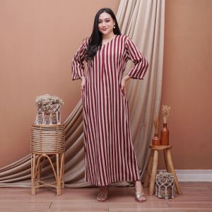 Dress Semata Kaki Salur Kecil Dress Lengan 3/4 Dress Panjang Dress Motif Terbaru Dress Kekinian Dress Busui Friendly Dress Terbaru 2024 Daster Salur 3/4
