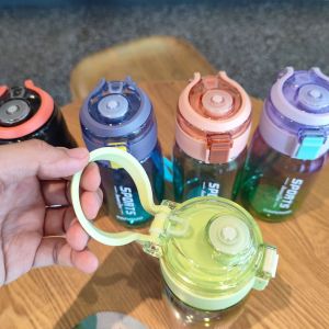 Botol Minum Mungil FLIP ON Tali Pelangi 500 ml 2683